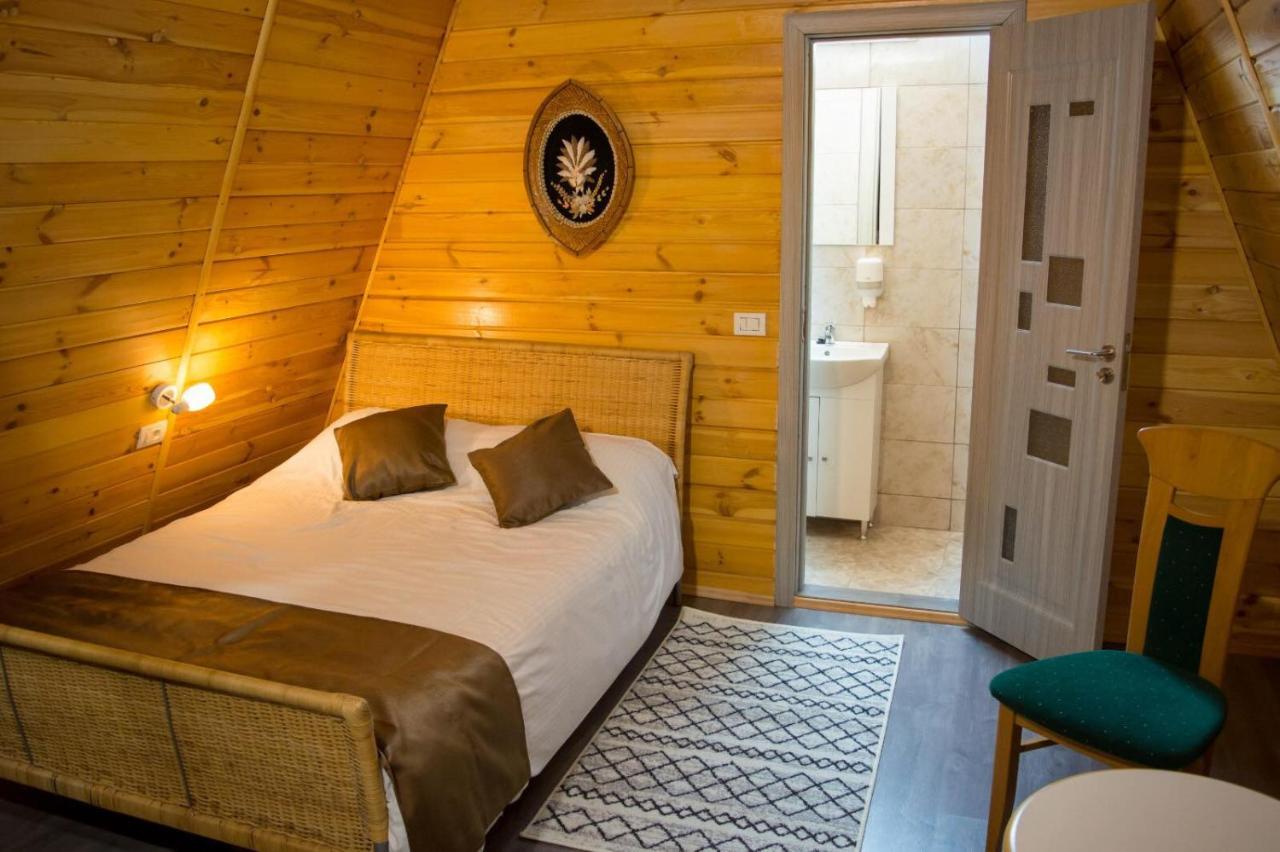 Hotel Casute Din Lemn Jiblea Veche Exterior foto